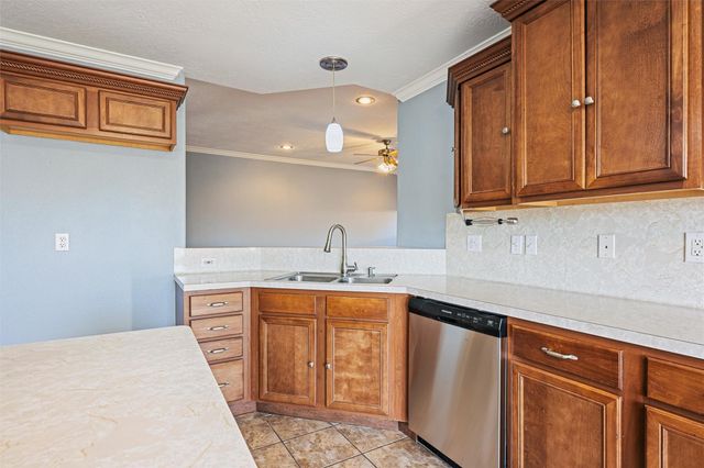 2813 32nd Avenue N, Texas City, TX 77590