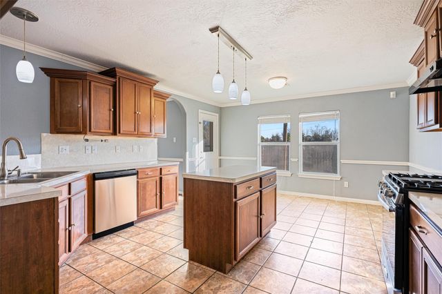 2813 32nd Avenue N, Texas City, TX 77590