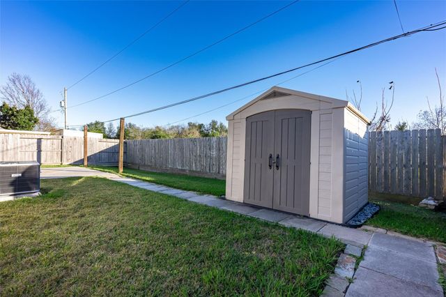 2813 32nd Avenue N, Texas City, TX 77590