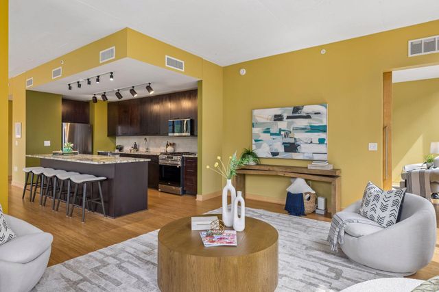 901 S 2nd Street 207, Minneapolis, MN 55415
