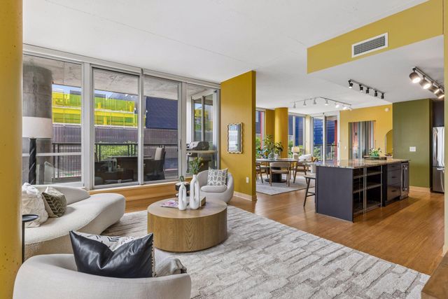 901 S 2nd Street 207, Minneapolis, MN 55415