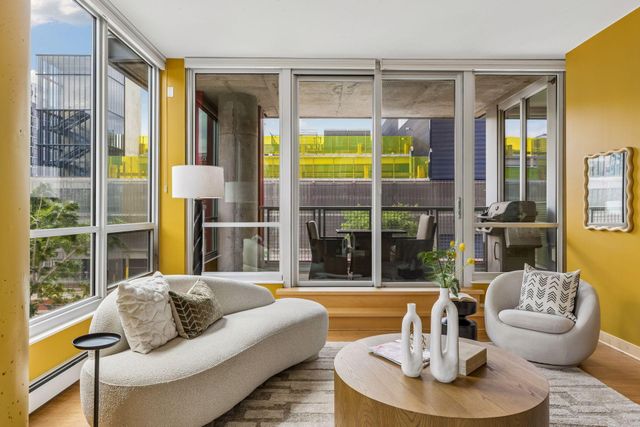 901 S 2nd Street 207, Minneapolis, MN 55415