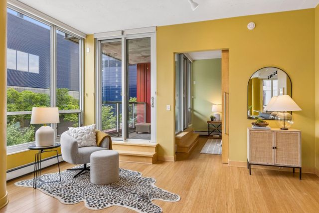 901 S 2nd Street 207, Minneapolis, MN 55415