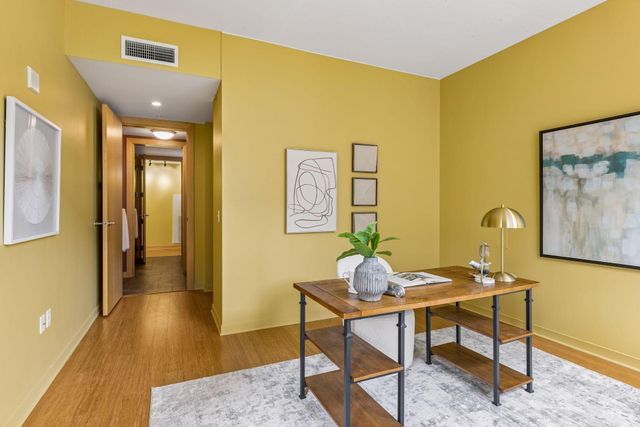 901 S 2nd Street 207, Minneapolis, MN 55415