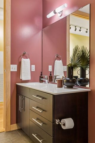 901 S 2nd Street 207, Minneapolis, MN 55415