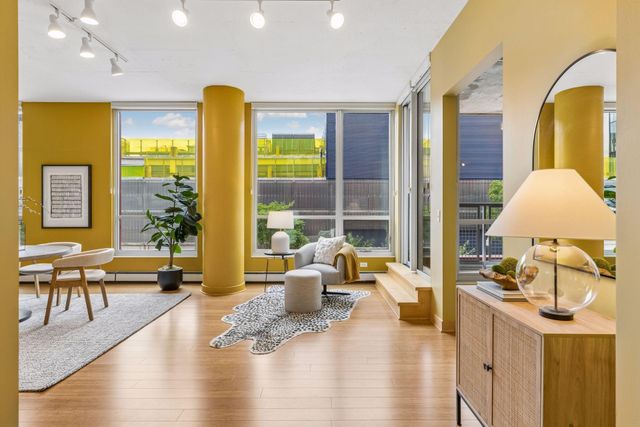901 S 2nd Street 207, Minneapolis, MN 55415