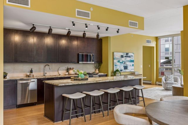 901 S 2nd Street 207, Minneapolis, MN 55415