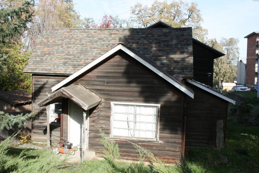 520 SE Jackson, Pullman, WA 99163