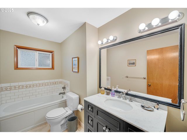 13465 Nw MARSHALL St, Portland, OR 97229