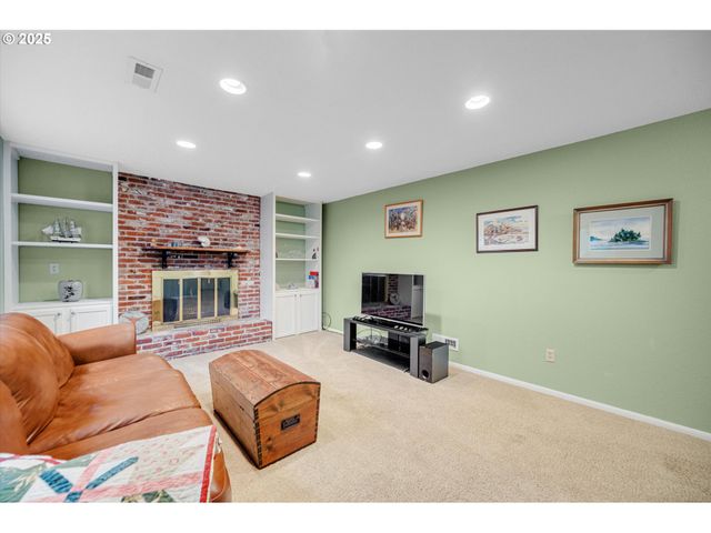 13465 Nw MARSHALL St, Portland, OR 97229