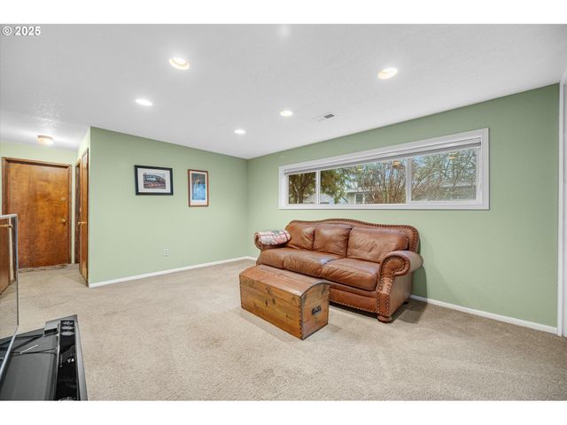 13465 Nw MARSHALL St, Portland, OR 97229