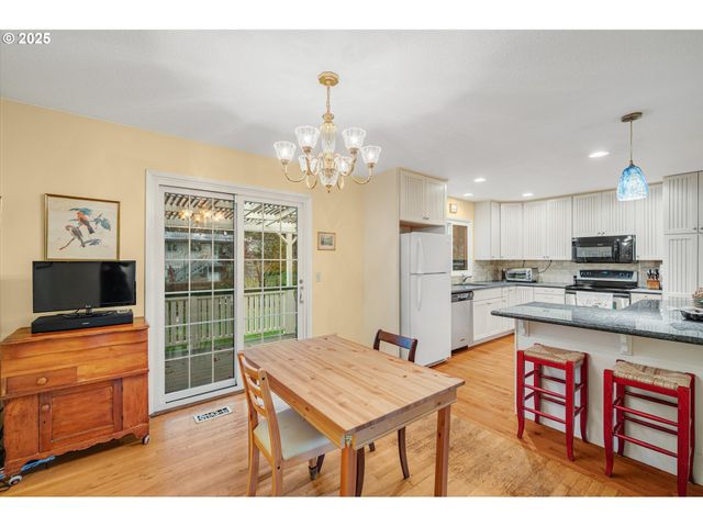 13465 Nw MARSHALL St, Portland, OR 97229