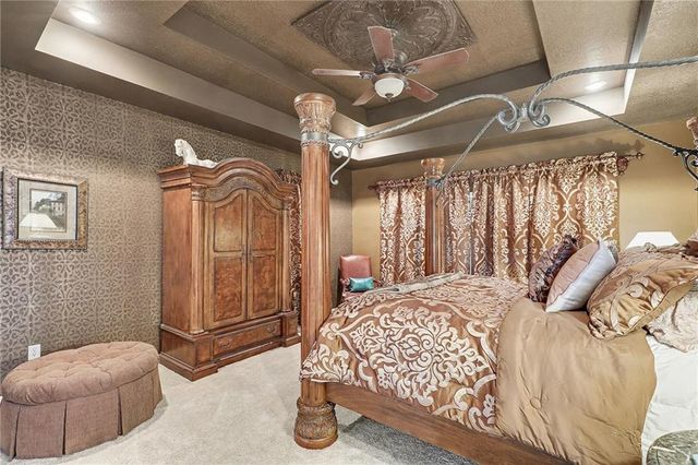 18003 Rollins Drive, Smithville, MO 64089