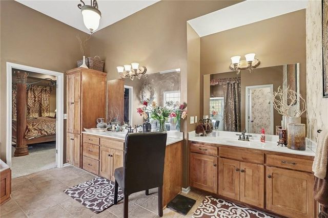 18003 Rollins Drive, Smithville, MO 64089