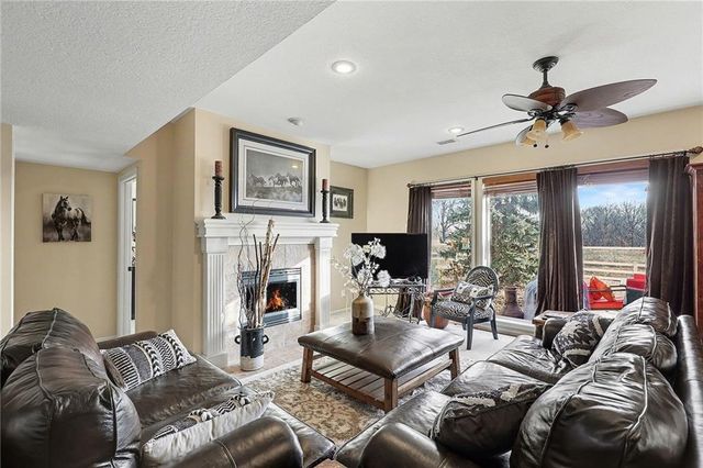 18003 Rollins Drive, Smithville, MO 64089