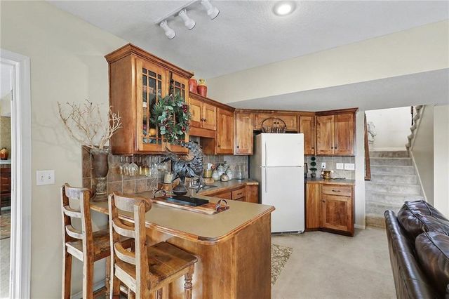 18003 Rollins Drive, Smithville, MO 64089