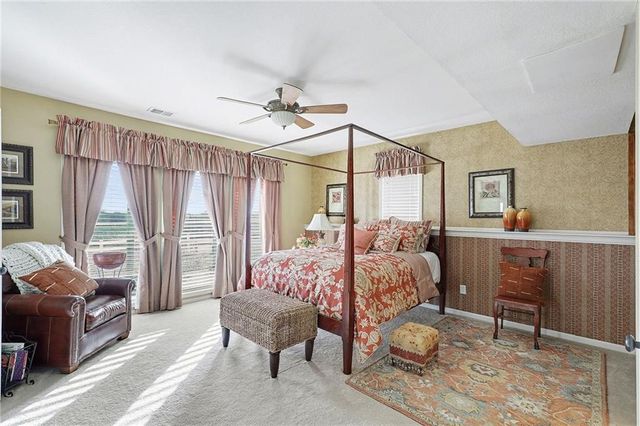 18003 Rollins Drive, Smithville, MO 64089