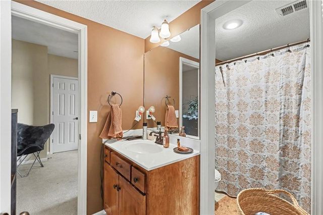 18003 Rollins Drive, Smithville, MO 64089