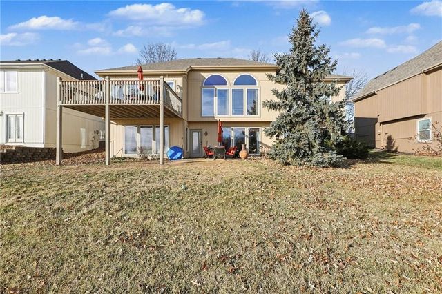 18003 Rollins Drive, Smithville, MO 64089