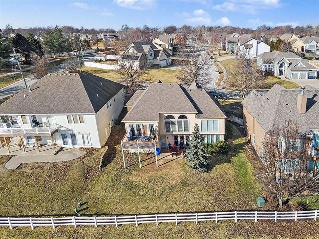 18003 Rollins Drive, Smithville, MO 64089