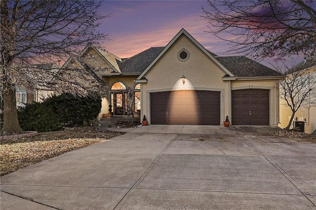 18003 Rollins Drive, Smithville, MO 64089