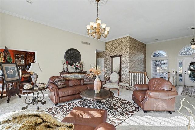 18003 Rollins Drive, Smithville, MO 64089