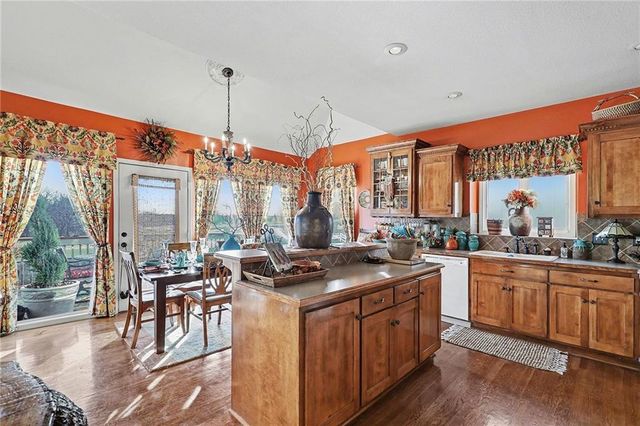 18003 Rollins Drive, Smithville, MO 64089