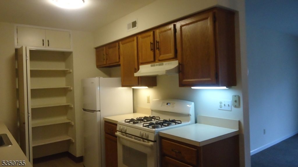 50 John St 3B, Bloomfield Twp., NJ 07003