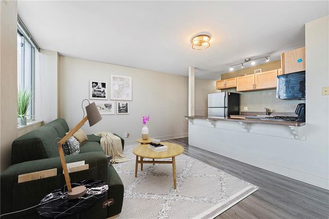 600 E 8th Street 4F, Kansas City, MO 64106