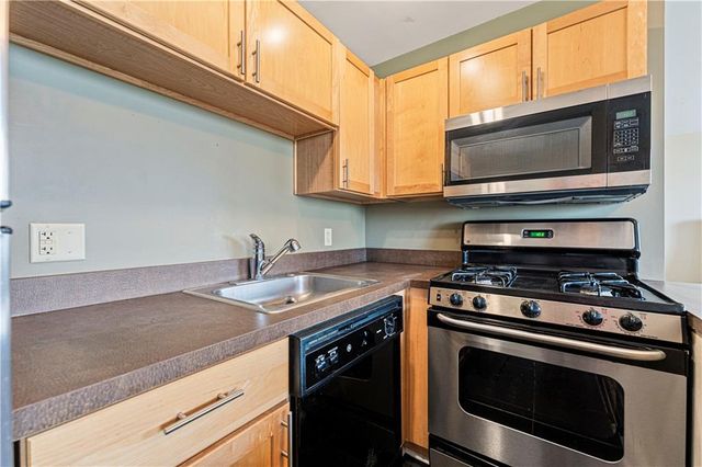 600 E 8th Street 4F, Kansas City, MO 64106