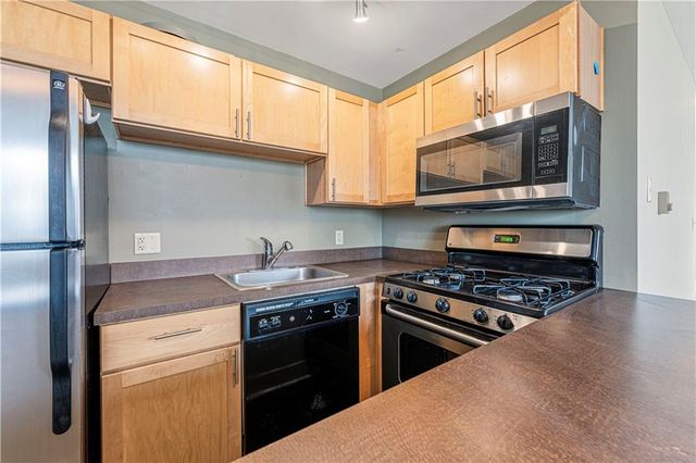 600 E 8th Street 4F, Kansas City, MO 64106