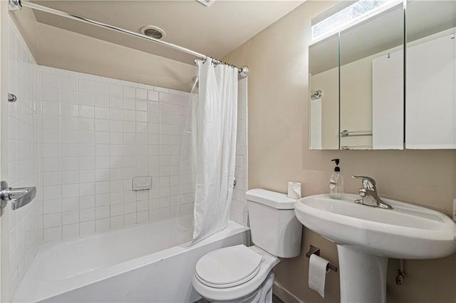 600 E 8th Street 4F, Kansas City, MO 64106