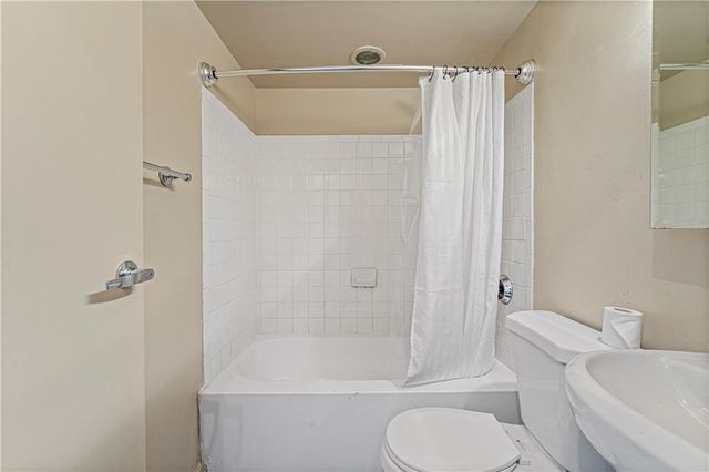 600 E 8th Street 4F, Kansas City, MO 64106