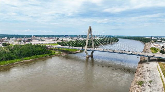 600 E 8th Street 4F, Kansas City, MO 64106