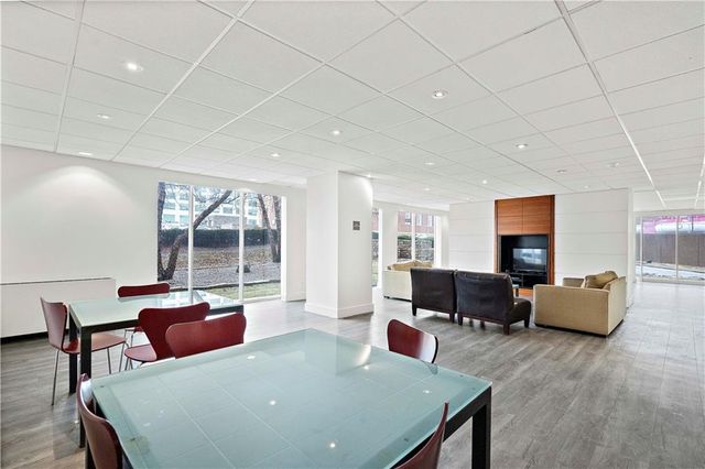 600 E 8th Street 4F, Kansas City, MO 64106