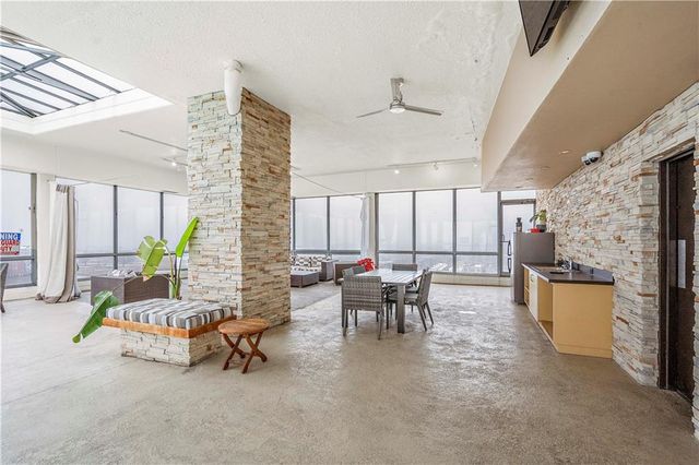 600 E 8th Street 4F, Kansas City, MO 64106