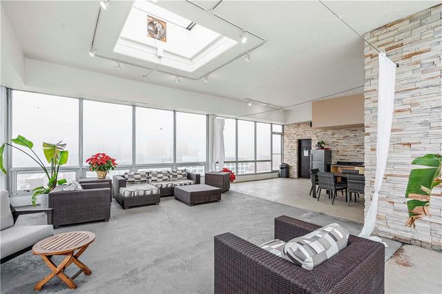 600 E 8th Street 4F, Kansas City, MO 64106