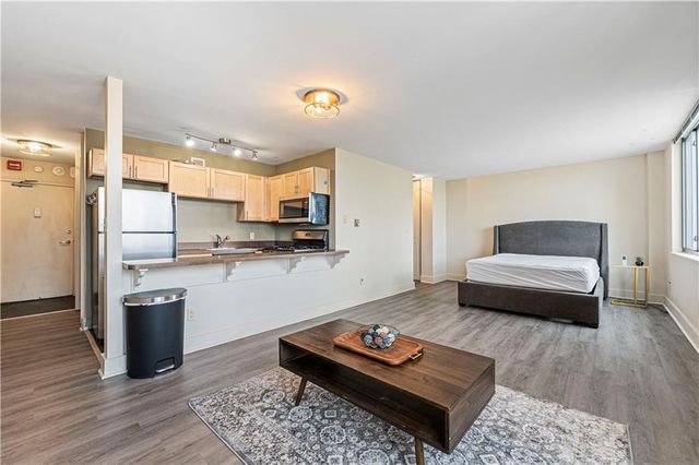 600 E 8th Street 4F, Kansas City, MO 64106