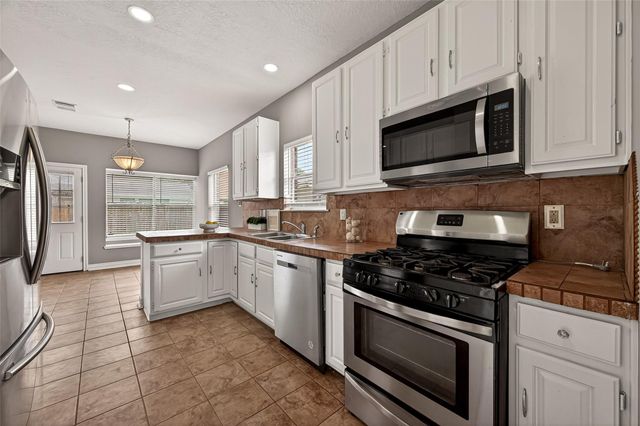1806 Coretta Court, Fresno, TX 77545