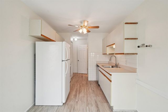 22173 Pondview, Novi, MI 48375