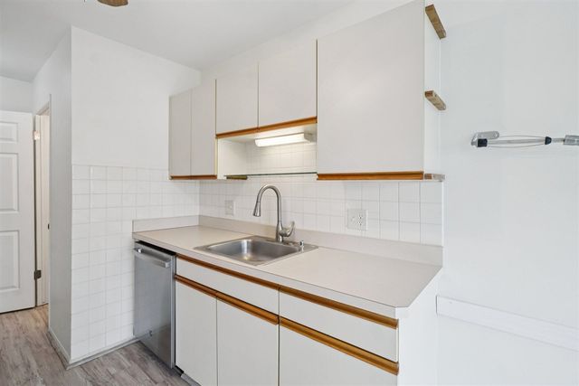 22173 Pondview, Novi, MI 48375