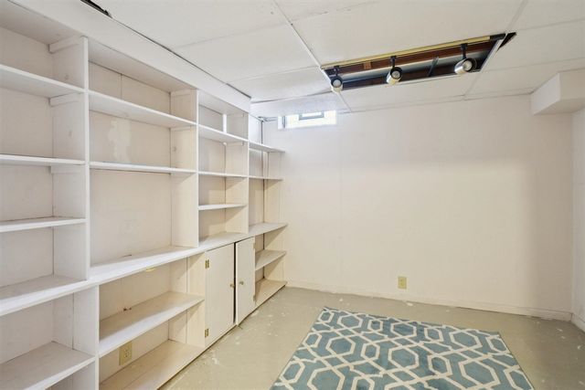 22173 Pondview, Novi, MI 48375