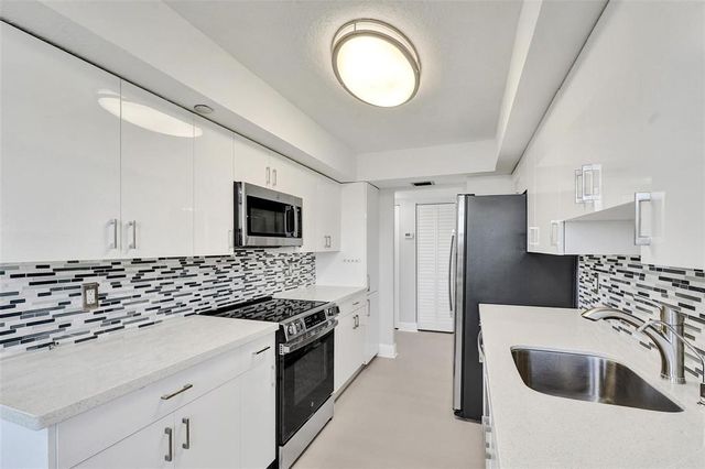 1000 Saint Charles Place 305, Pembroke Pines, FL 33026
