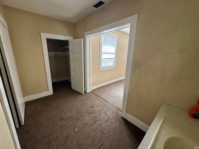 721 Bayard Park Drive, Evansville, IN 47713
