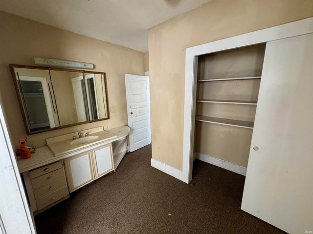 721 Bayard Park Drive, Evansville, IN 47713