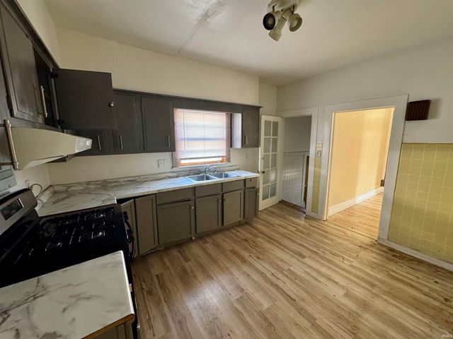 721 Bayard Park Drive, Evansville, IN 47713