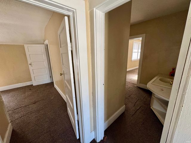 721 Bayard Park Drive, Evansville, IN 47713