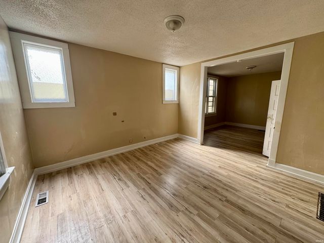 721 Bayard Park Drive, Evansville, IN 47713