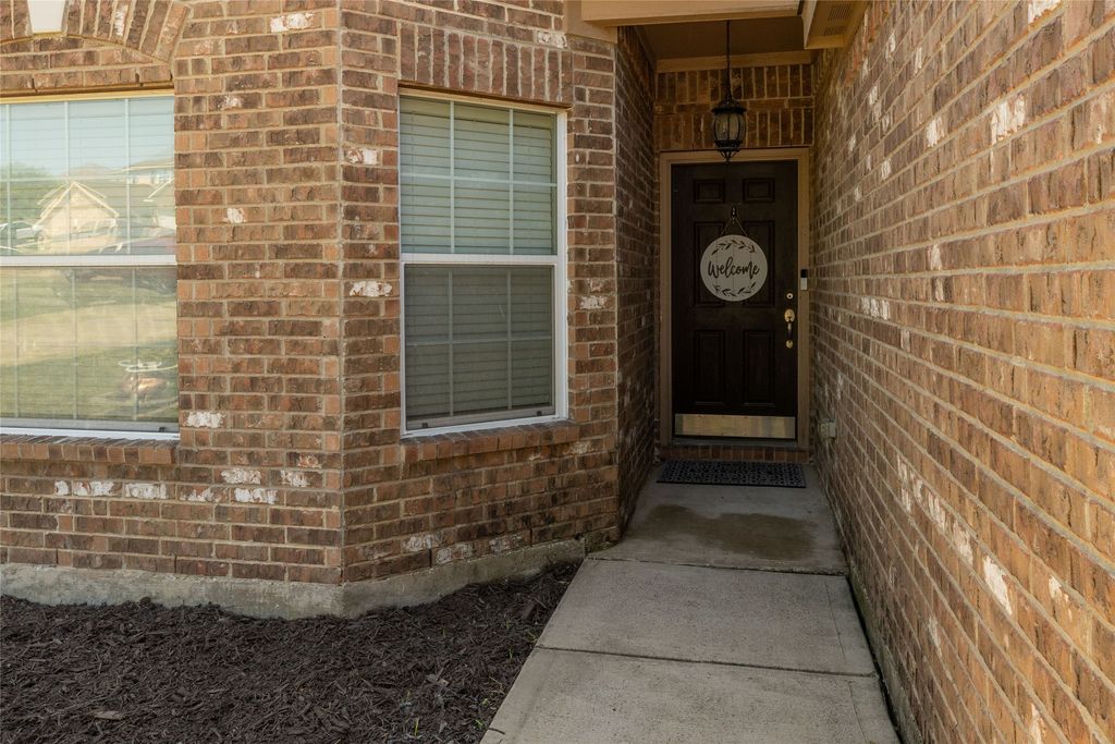 113 Dodge City Court, Newark, TX 76071 — photo 2