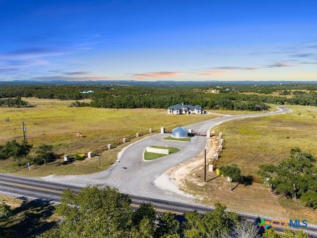 618 Windmill Ridge Drive, Blanco, TX 78606